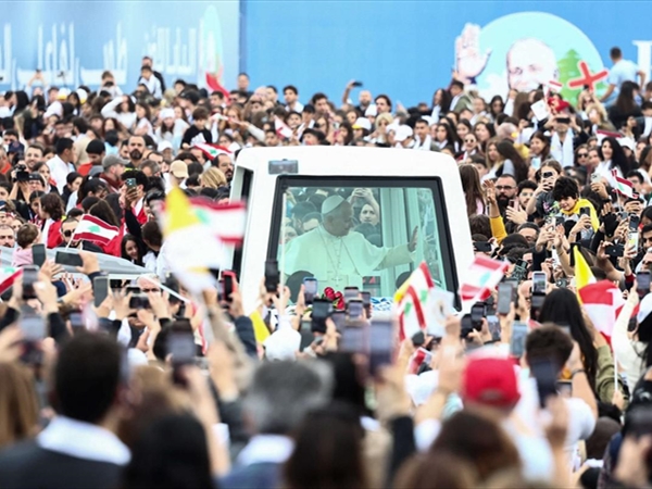 لبنان يُقفل دولته لتُصبح زيارة البابا إليه اختباراً  لعمق أزمته أكثر من وهج طقوس احتفالاته
