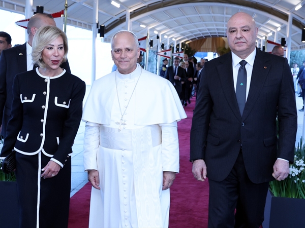 استقبال رسمي للبابا لاوون الرابع عشر في بعبدا ولقاء مع الرؤساء الثلاثة وسياسيين ودبلوماسيين وروحيين