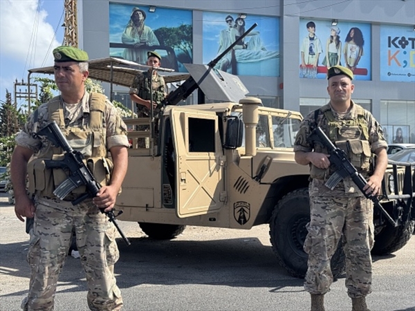 عسكريو ومدنيو القطاع العام: الحقوق أو الشارع