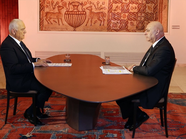 عون لحزب الله: تعقّلوا.. إما في الدولة أو خارجها