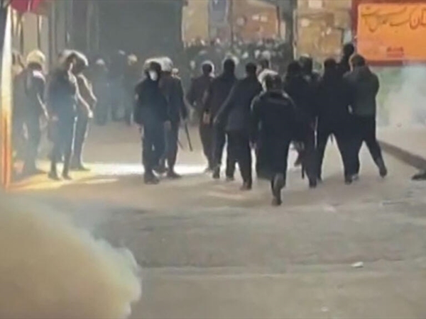 مع تواصل الإحتجاجات...واشنطن تدعو مواطنيها لمغادرة إيران فوراً