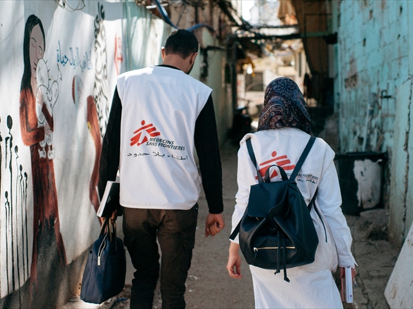 ما وراء العمل الطبي: عقدٌ من التضامن