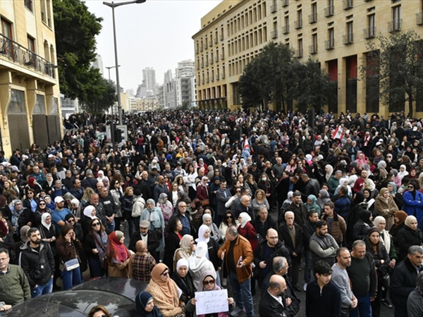 السياسة تذهب بأرقام الموازنة.. وضغط بالمطالب خارج القاعة