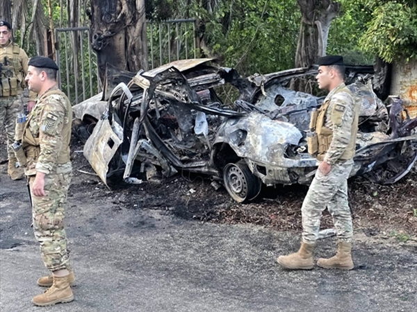 العدو الإسرائيلي يستهدف سيارة في زيتا وورشة في الطيبة نتنياهو: جهود لبنان مشجعة لكن غير كافية و«الحزب» في جنوب الليطاني