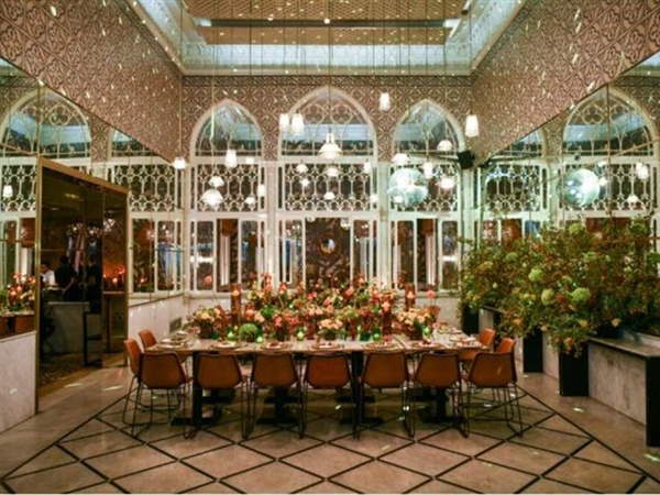 بعد "رقصة العري".. إدارة المطعم توضح!