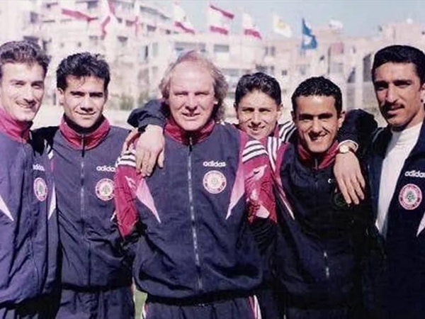 الموت يغيب الويلزي تيري يوراث مدرب منتخب لبنان السابق..