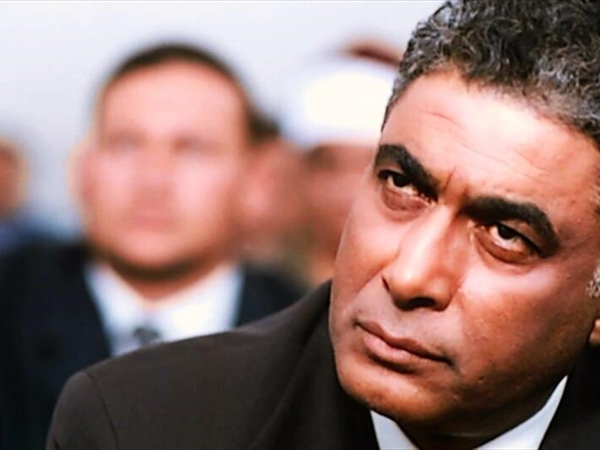 بين العملاق أحمد زكي وأبو عمر (الأمير الوهمي): أكبر من كذبة وأعمق من صدفة