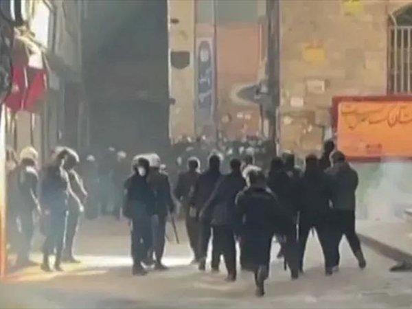 خامنئي: على ترامب الاهتمام بمشاكل بلاده.. واتساع التظاهرات