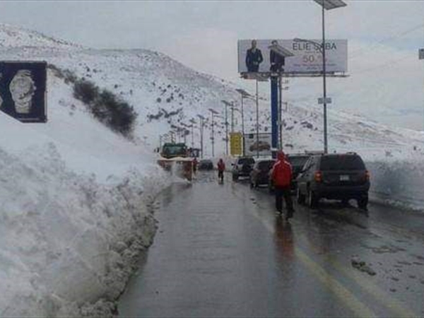 ضهر البيدر بالابيض.. وهذه الطرقات المقطوعة بالثلوج