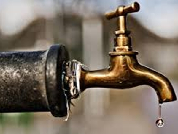 انقطاع المياه يفاقم معاناة طرابلس بسبب كهرباء قاديشا