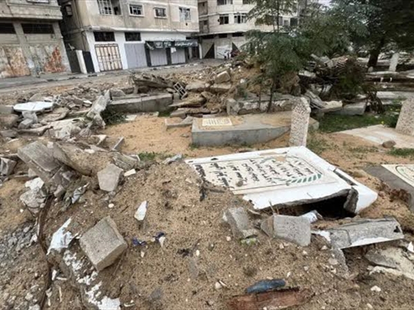 المرصد الأورومتوسطي لحقوق الإنسان: مطالبات للمجتمع الدولي بوقف نبش القبور في غزة والمساس بحرمة الموتى
