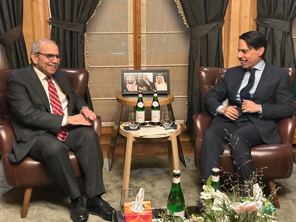 سلام يؤكِّد لوزير الخارجية السعودي على التقدُّم الأمني وحصر السلاح