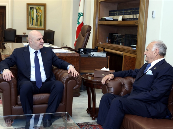 عون عرض ومنسى الوضع الأمني جنوباً