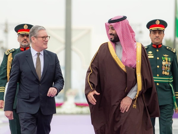 الأمير محمد بن سلمان وستارمر يبحثان تعزيز التعاون الثنائي