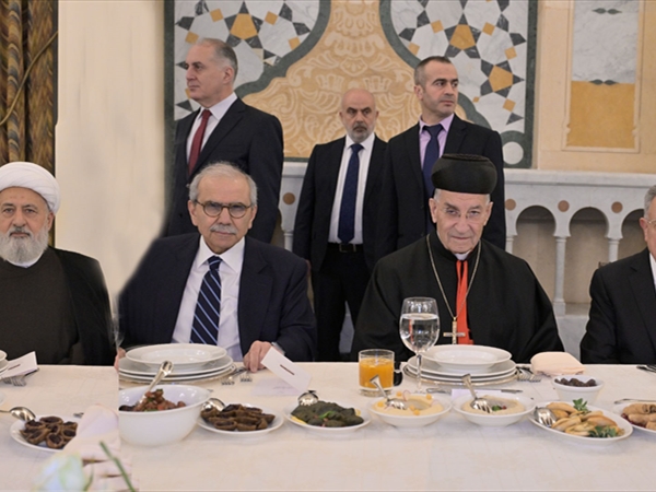 رئيس الحكومة في حفل إفطار السراي: لن نقبل بأن ينجرّ لبنان إلى مغامرة أو حرب جديدة