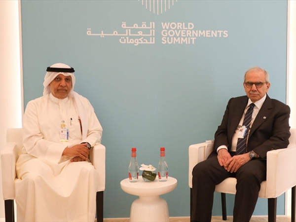 سلام بحث والحنيف مشاريع الصندوق العربي