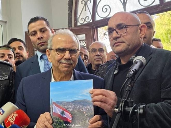 هدية لرئيس الحكومة نواف سلام في عيترون: صورة للبلدة