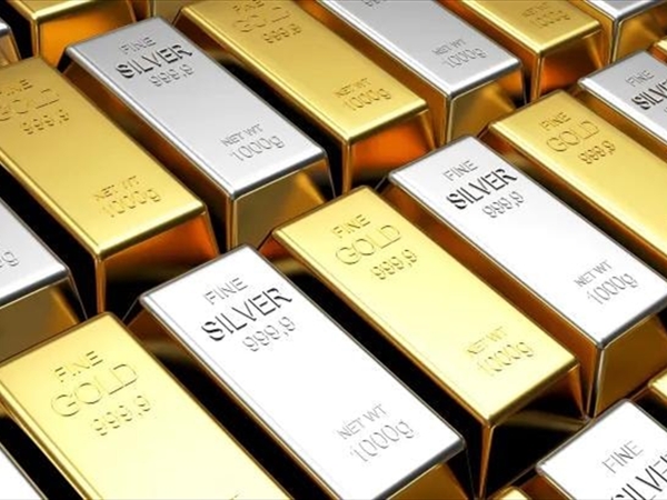 بعد الانهيار... الذهب والفضة يعاودان الارتفاع
