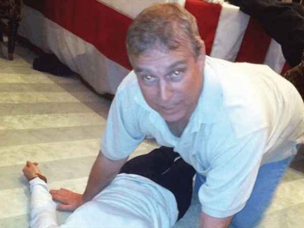 "عيد ميلاد أسود" في لندن... "إبستين" يُطيح بشقيق ملك بريطانيا