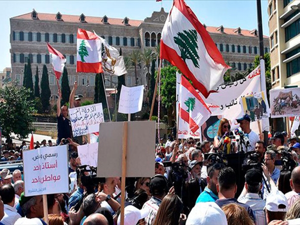 موظَّفو القطاع العام يواصلون الإضراب ويطالبون بزيادة عادلة للرواتب وتعويضات [...]