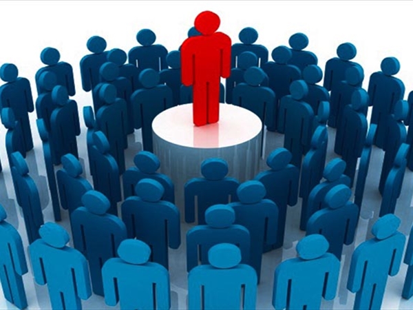 نظام التفاهة: كيف أصبحت السطحية أداة حكم حديثة