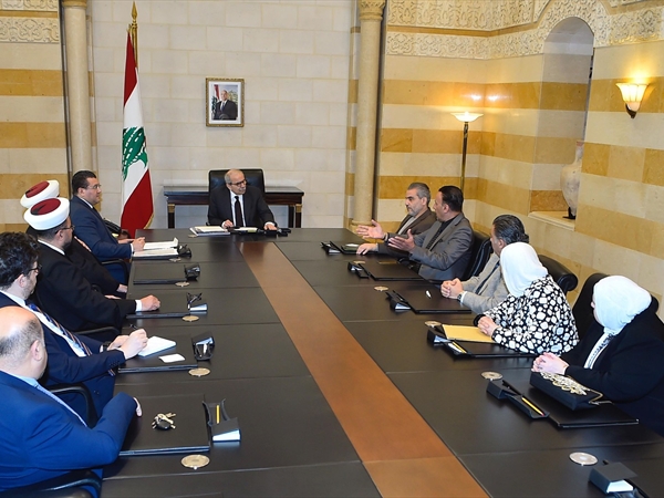 رئيس الحكومة تابع موضوع حماية القدرة الشرائية للمواطنين ووعد هيئة رعاية السجناء بمتابعة ملف العفو العام