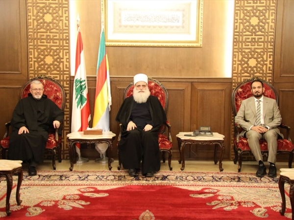 شيخ العقل يبحث مع اللجنة العليا للأخوّة الإنسانية في الإمارات قضايا الحوار