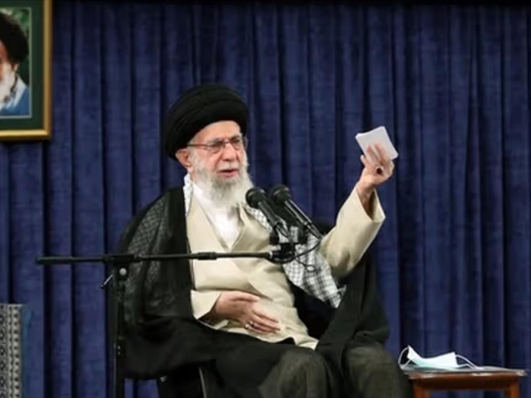 خطّة طوارئ لخامنئي: هل تستعدّ إيران لهجوم "حتمي"؟