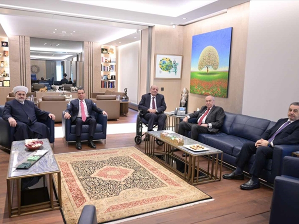 مخزومي هنَّأ بحلول شهر رمضان وبداية الصوم الكبير وتسلَّم دعوة للإفطار من وفد مؤسسات محمد خالد