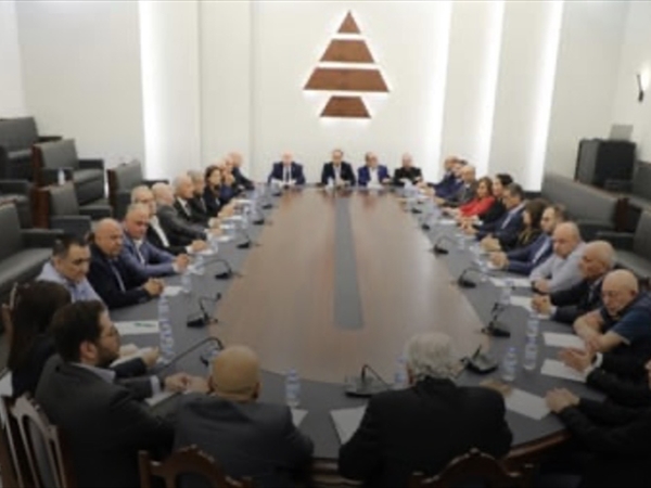 "الكتائب": قلقون من تصريحات مسؤولي "الحزب" حول استعدادهم لإسناد طهران Subtitle  Date  Menu  Body الرئيسية	 إدخال	  	  		           		   		           		   		                 		    	  	                     			 Author ×لا يوجد