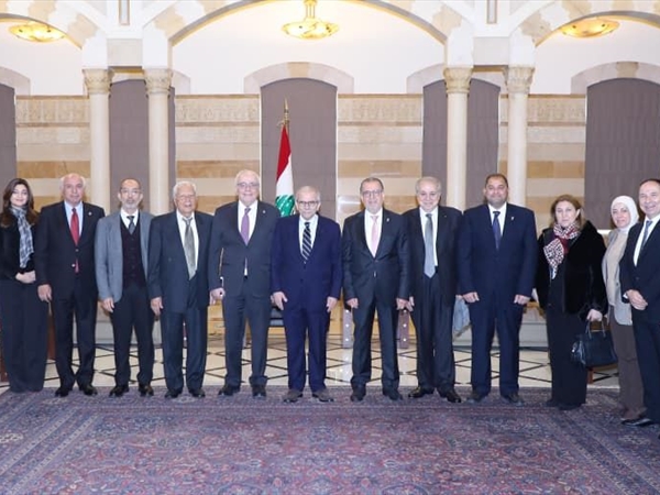سلام عقد اجتماعات مالية والتقى «مقاصد بيروت وصيدا»: لتعزيز التعاون ودعم الشرعية لبناء دولة المؤسسات