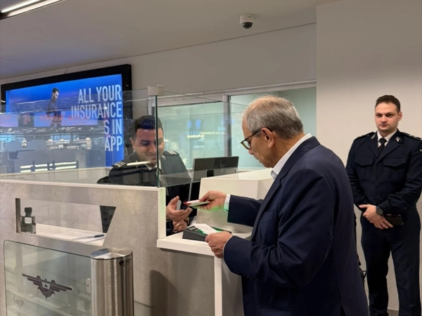 سلام غادر الى ميونيخ.. من مبنى المسافرين