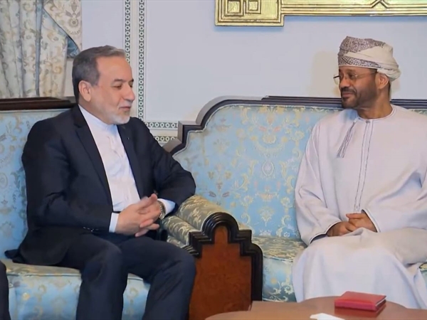 مفاوضات بالواسطة في مسقط وواشنطن تدعو رعاياها لمغادرة إيران.. وعقوبات [...]