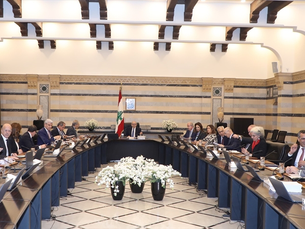 بين المزايدات الشعبوية والإزدواجية الوزارية