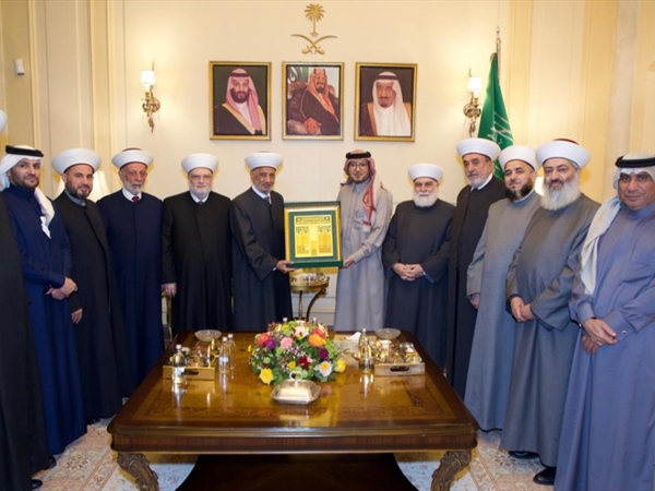 بخاري أقام إفطاراً تكريمياً للمفتي دريان والمفتيين ولبّى دعوة سليمان: دار الفتوى ضمانة الوحدة الوطنية وحان الوقت ليرتاح لبنان من أزماته