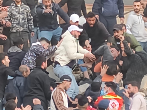 لحظة إنقاذ طفل على قيد الحياة من تحت أنقاض المبنى المنهار