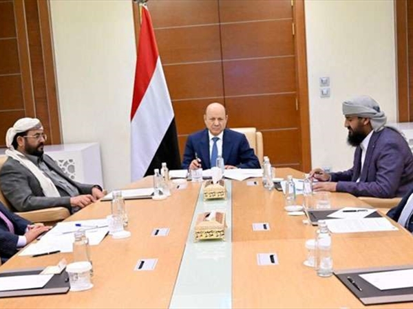 مصدر رئاسي يمني: لن نسمح بتنفيذ مشاريع إقليمية مشبوهة