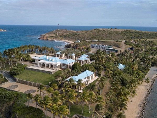 ما قصّة الأميرة التي زارت جزيرة إبستين 1000 مرّة؟