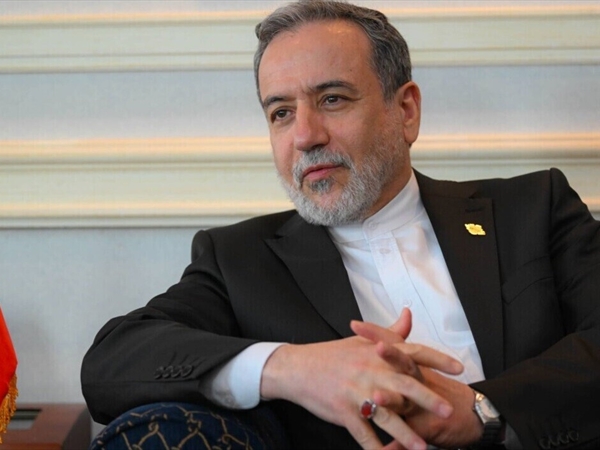 عراقجي يتحدث عن "المصافحة".. والمحادثات مع واشنطن