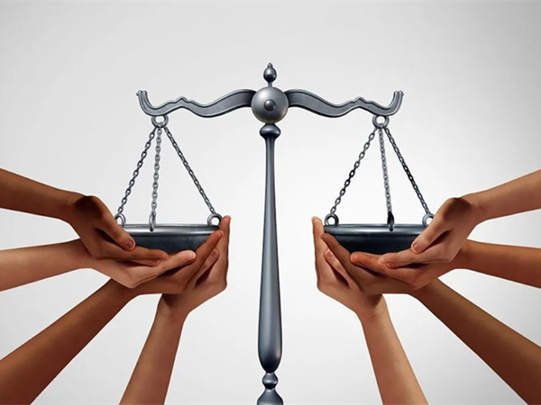 العدالة الاجتماعية في القانون: نحو مجتمع متساوٍ ومستدام