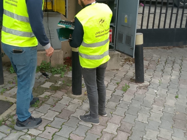 مؤسَّسة مخزومي تتابع إصلاح أعطال الإشارات الضوئية