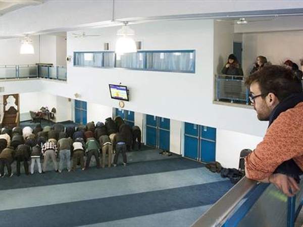 «يا أئمة مساجد مونتريال اتفقوا»!