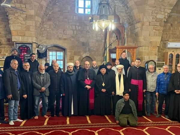 السفير البابوي من صور: علينا أن ننظر إلى ما يوحِّدنا [...]