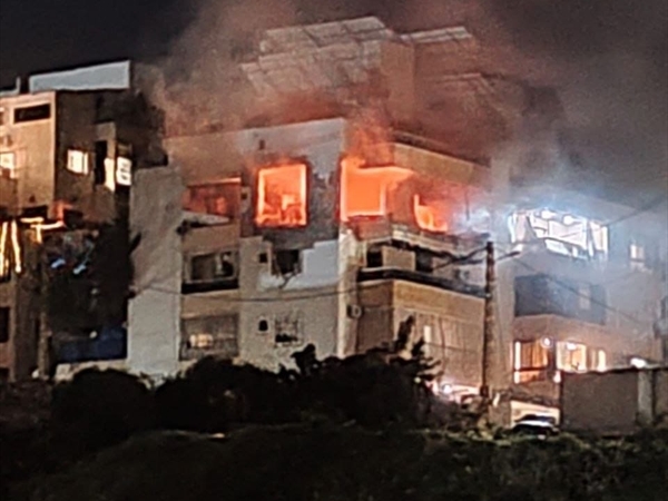 بالصورة : الغارة استهدفت شقة في الطوابق العلوية من مبنى يقع في آخر شارع فينيسيا في دوحة عرمون