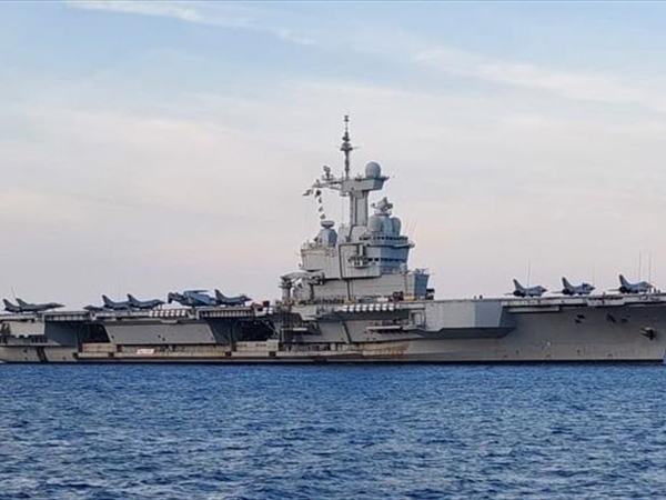 ماكرون يُرسل «شارل ديغول» إلى المنطقة