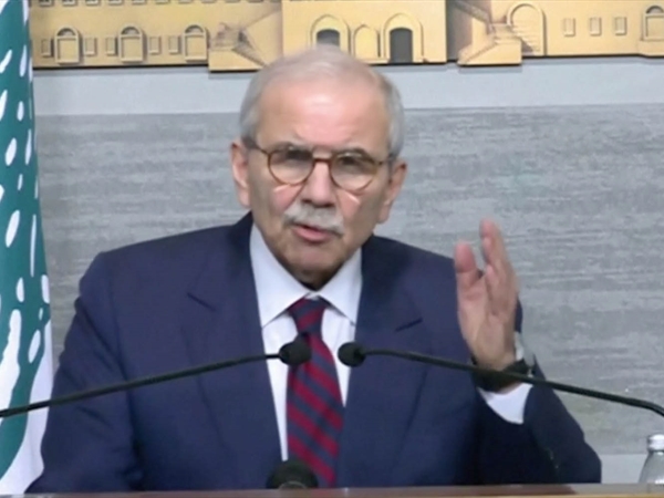 رئيس الحكومة مخاطباً اللبنانيين عشية العيد: أولويتنا وقف الحرب.. خطاب التخوين والتهديد مرفوض ولا أحد فوق الدولة أو خارجها