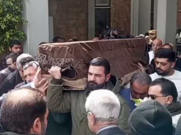 «بيروت تودِّع صوتها الصادق.. أحمد قعبور يغيب وتبقى الحكاية»