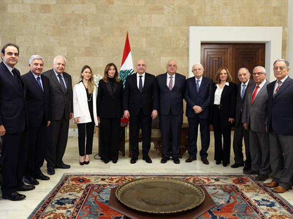 عون أدان التعرُّض لقوات «اليونيفيل» والتقى وفد «منتدى غسان سكاف»: اليد التي ستمتد للسلم الأهلي ستُقطع والإتصالات مستمرة لتحقيق التفاوض