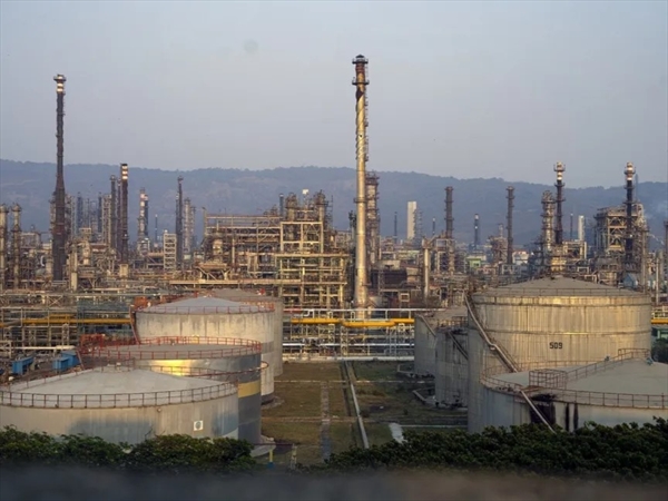 "بلومبرغ": مصافي الهند تهجر "الدولار" وتعتمد بدائل في الصفقات مع [...]