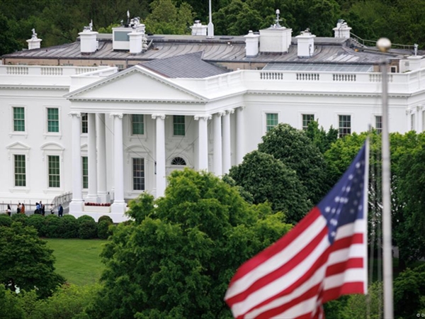 «سيتم إطلاقه قريباً؟».. البيت الأبيض ينشر فيديوهات غريبة ويثير التكهنات